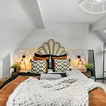 30 Percent Off! Elegant Cottage Of Whitby - Sleeps 5