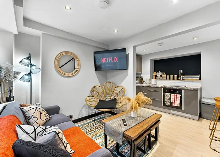 30 Percent Off! Elegant Cottage Of Whitby - Sleeps 5